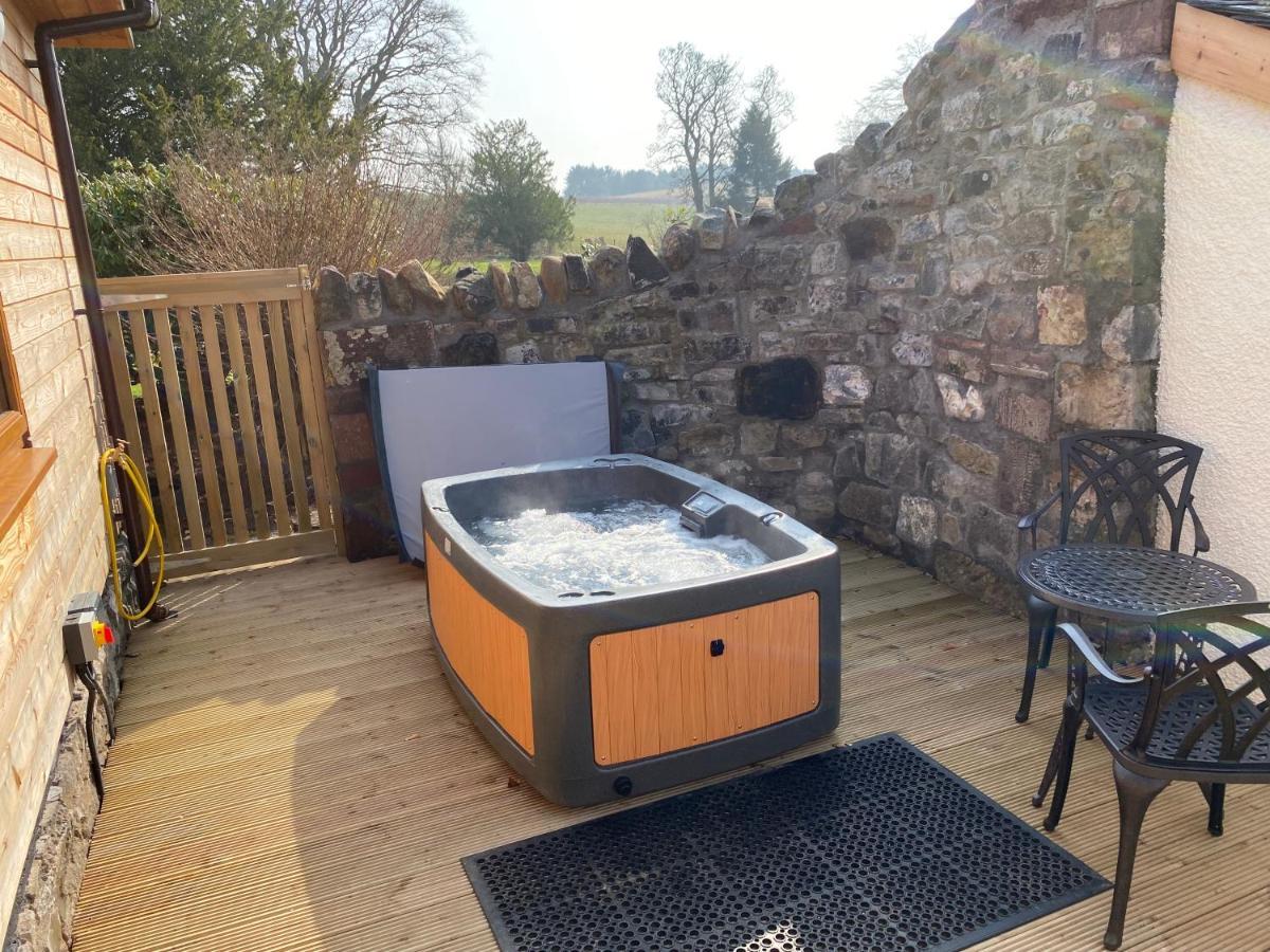 Holiday home Pheasant With Hot Tub *